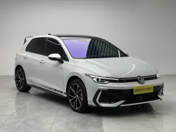2025 Volkswagen Golf с пробегом 15 700 км