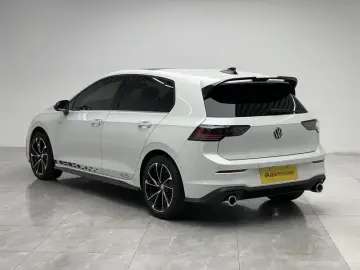 2025 Volkswagen Golf с пробегом 15 700 км