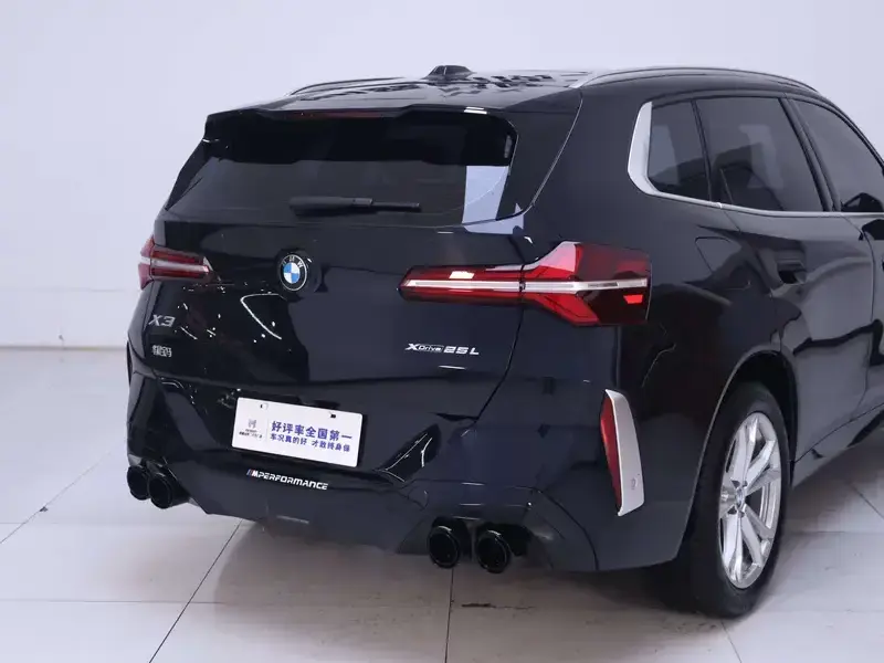 2025 BMW X3 M40i с пробегом 2 500 км