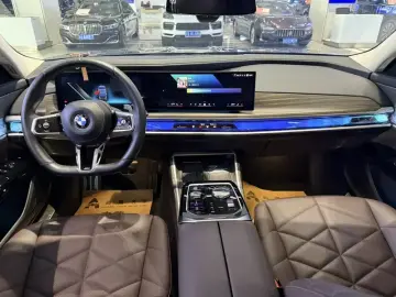 2023 BMW M760Le с пробегом 100 000 км