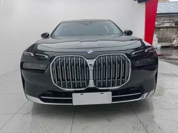 2023 BMW M760Le с пробегом 17 000 км