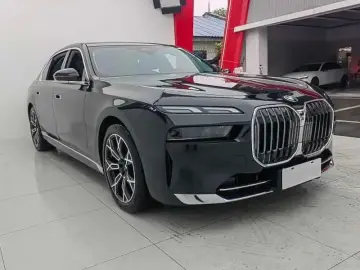 2023 BMW M760Le с пробегом 17 000 км