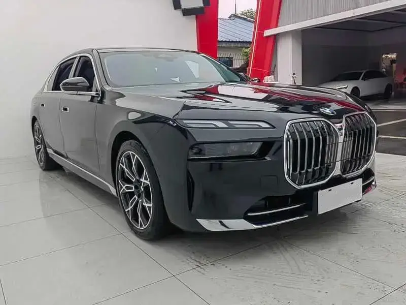 2023 BMW M760Le с пробегом 17 000 км