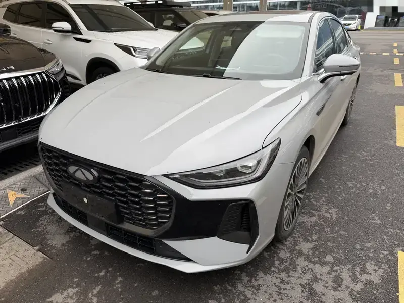 2025 Chery Fengyun A8L с пробегом 15 000 км