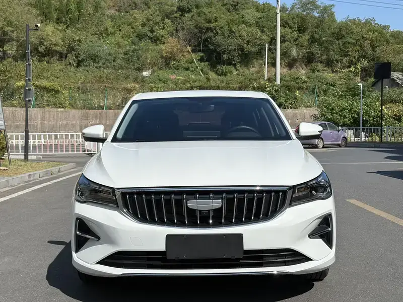 2026 Geely Classic Emgrand с пробегом 6 000 км