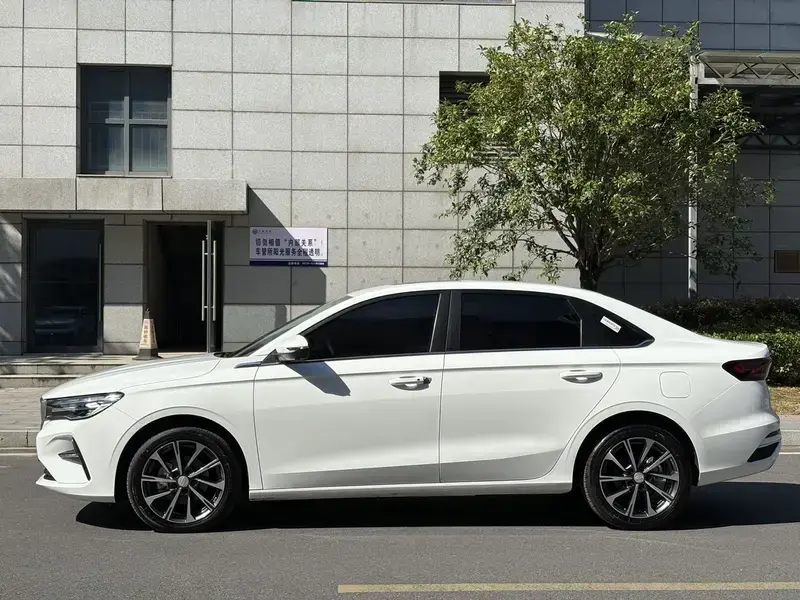 2026 Geely Classic Emgrand с пробегом 6 000 км