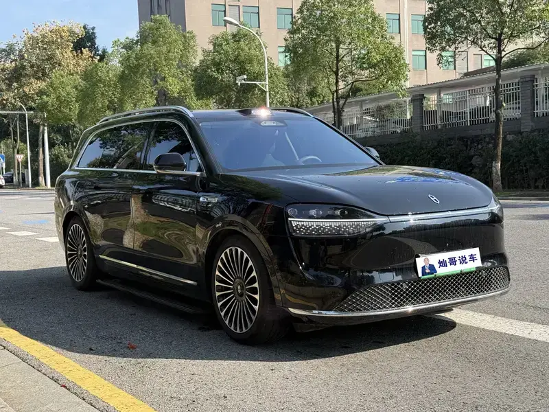 2025 Aito AITO M9 с пробегом 25 400 км