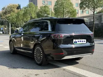2025 Aito AITO M9 с пробегом 25 400 км