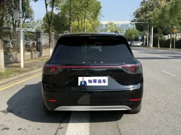 2025 Aito AITO M9 с пробегом 25 400 км