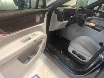 2024 Aito AITO M9 с пробегом 32 000 км