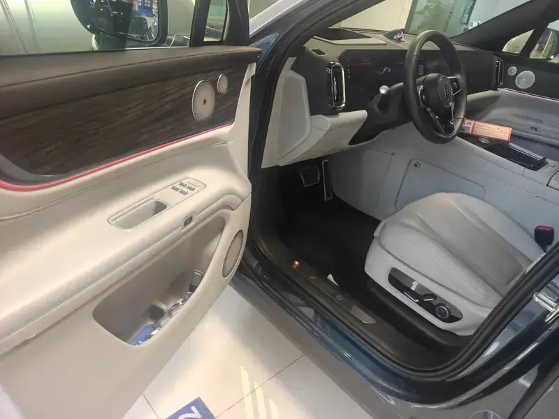 2024 Aito AITO M9 с пробегом 32 000 км