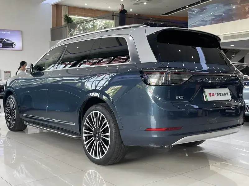 2024 Aito AITO M9 с пробегом 18 500 км