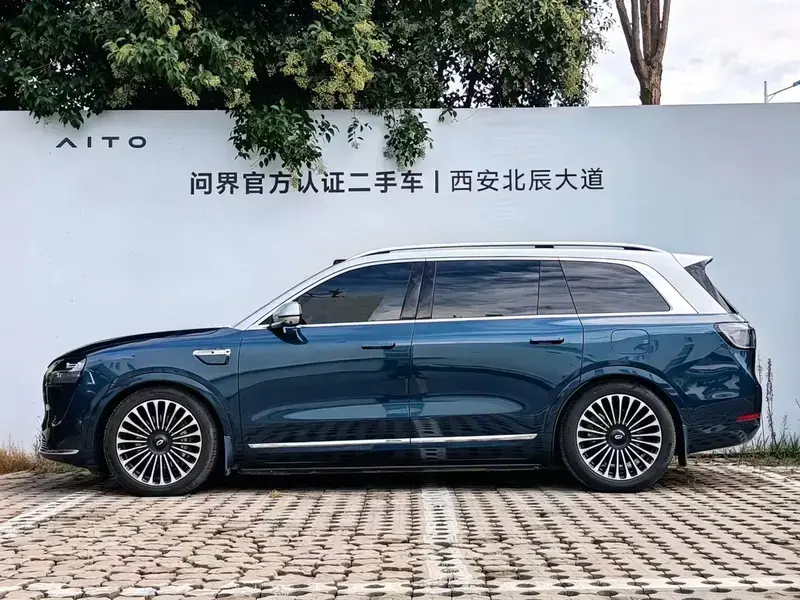 2025 Aito AITO M9 с пробегом 26 700 км