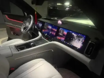 2024 Aito AITO M9 с пробегом 30 000 км