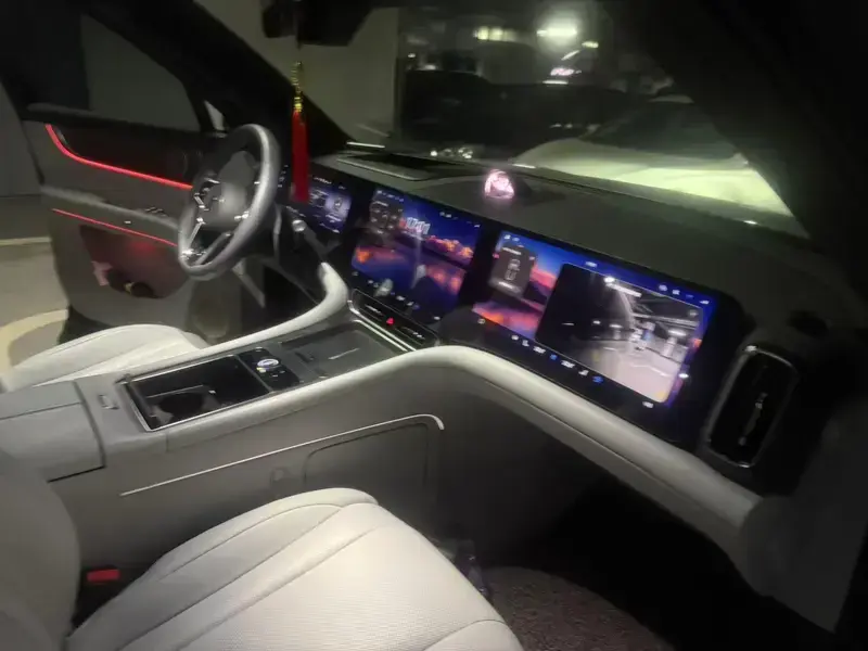 2024 Aito AITO M9 с пробегом 30 000 км
