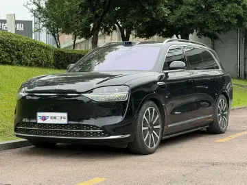 2025 Aito AITO M9 с пробегом 42 000 км