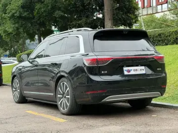 2025 Aito AITO M9 с пробегом 42 000 км
