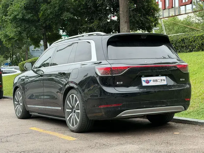 2025 Aito AITO M9 с пробегом 42 000 км