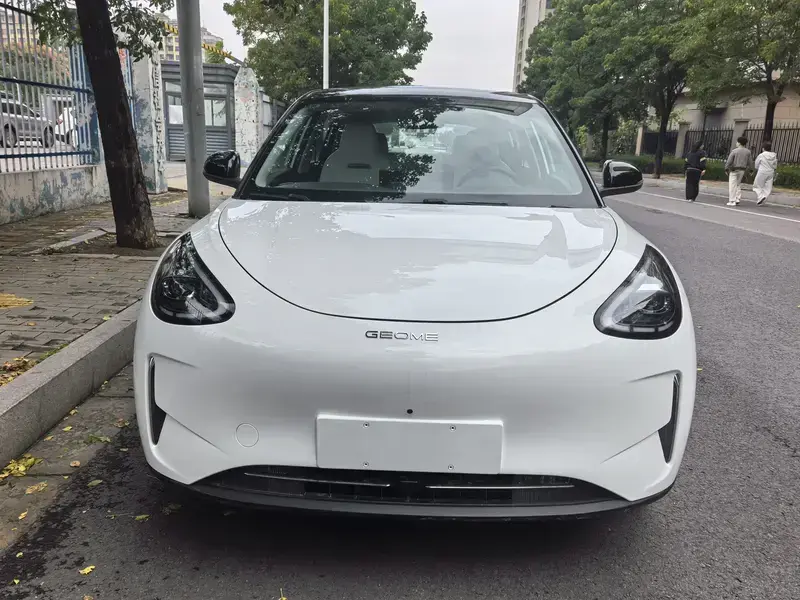 2025 Geely Starry Wish с пробегом 10 400 км