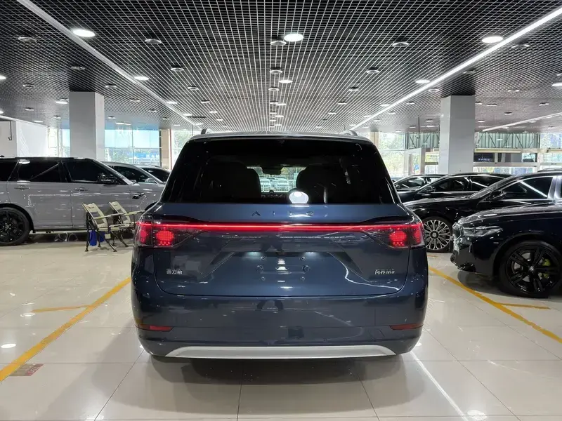 2024 Aito AITO M9 с пробегом 51 000 км