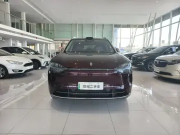 2025 Aito AITO M9 с пробегом 9 800 км
