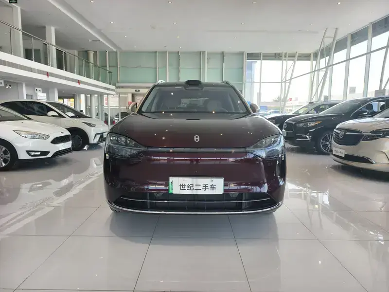 2025 Aito AITO M9 с пробегом 9 800 км