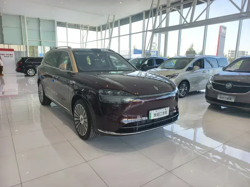 2025 Aito AITO M9 с пробегом 9 800 км