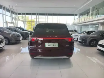 2025 Aito AITO M9 с пробегом 9 800 км