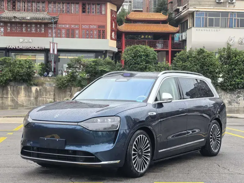 2025 Aito AITO M9 с пробегом 17 000 км