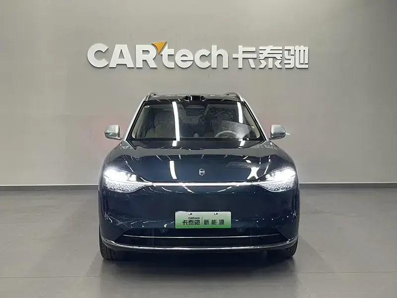 2025 Aito AITO M9 с пробегом 15 000 км