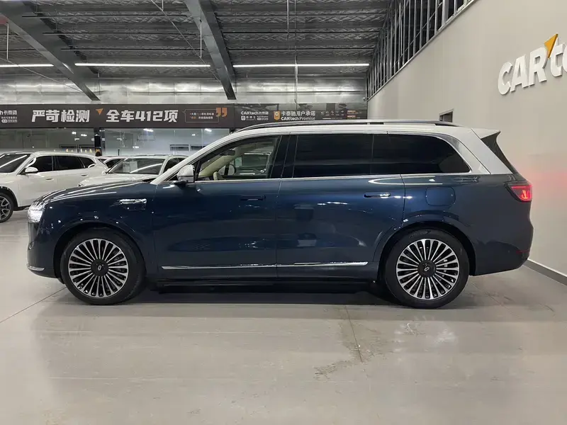 2025 Aito AITO M9 с пробегом 15 000 км