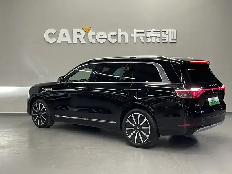 2024 Aito AITO M9 с пробегом 14 000 км