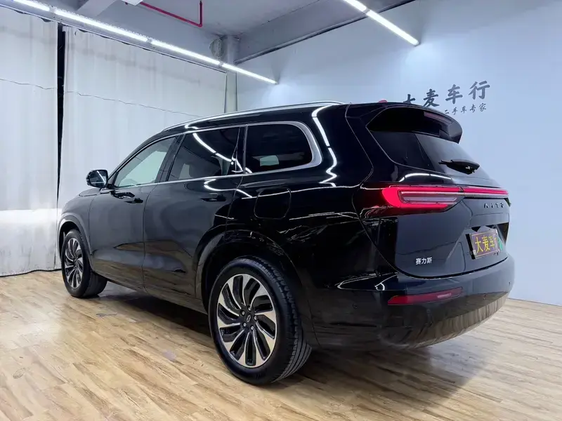 2024 Aito AITO M7 с пробегом 9 300 км