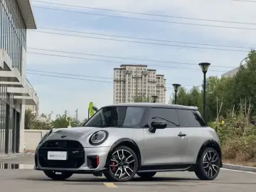 2025 Mini Electric MINI JCW с пробегом 5 500 км