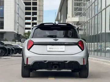 2025 Mini Electric MINI JCW с пробегом 5 500 км