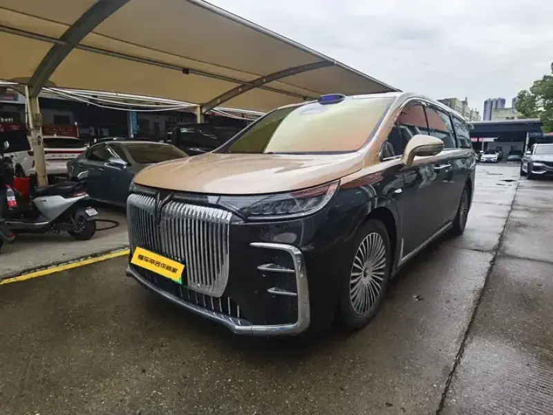 2025 Voyah Dreamer с пробегом 55 000 км