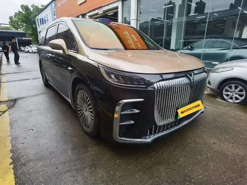 2025 Voyah Dreamer с пробегом 55 000 км