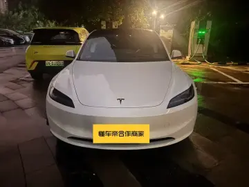 2025 Tesla Model 3 с пробегом 9 000 км