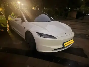 2025 Tesla Model 3 с пробегом 9 000 км