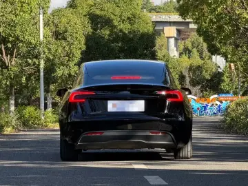 2023 Tesla Model 3 с пробегом 32 000 км