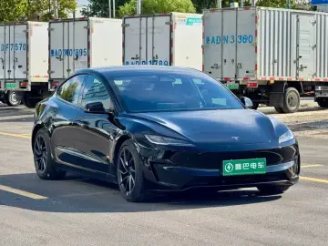 2024 Tesla Model 3 с пробегом 31 000 км