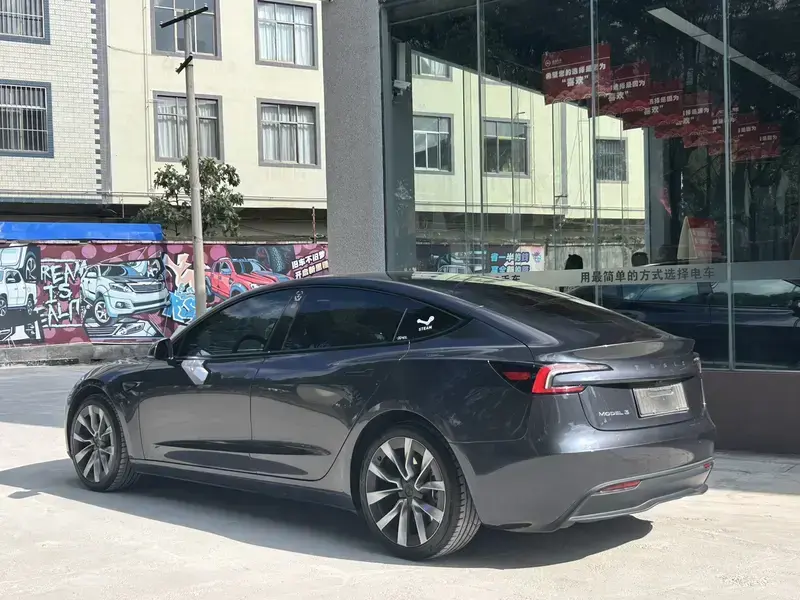 2023 Tesla Model 3 с пробегом 45 000 км