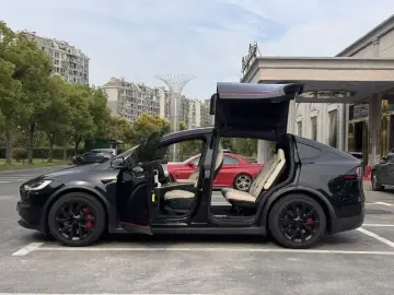 2023 Tesla Model X с пробегом 170 000 км