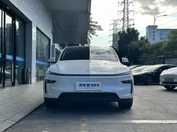 2025 Tesla Model Y с пробегом 7 000 км
