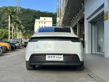 2025 Tesla Model Y с пробегом 7 000 км