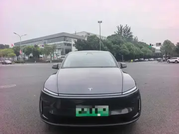 2025 Tesla Model Y с пробегом 61 000 км