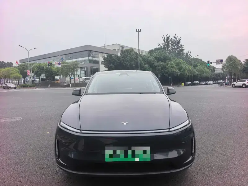 2025 Tesla Model Y с пробегом 61 000 км
