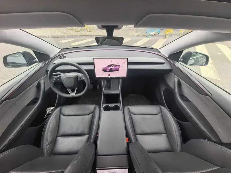 2025 Tesla Model Y с пробегом 61 000 км