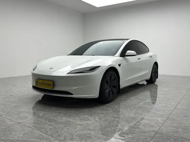 2025 Tesla Model 3 с пробегом 11 400 км