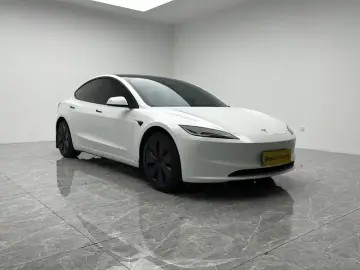 2025 Tesla Model 3 с пробегом 11 400 км